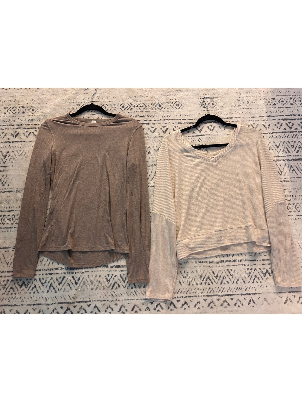 Yogalicious Women's Long Sleeve and V-Neck Crop Top Set Size Medium